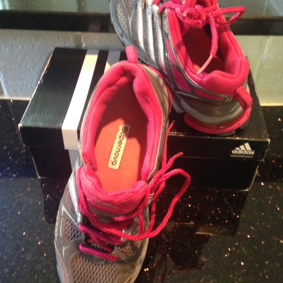 Like NEW! Adidas Supernova Riot Running Jogging Trail Shoes Grey/Silver - Picture 2 of 9